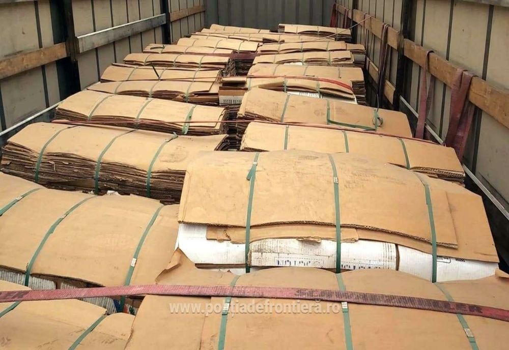 Peste 4 tone de deșeuri din carton, încărcate în Bulgaria, oprite la PTF Giurgiu