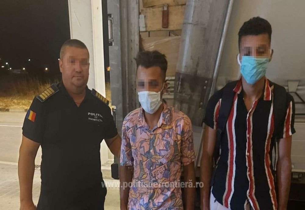 Doi migranți palestinieni, descoperiți într-un autocamion cu piese de schimb pentru electrocasnice, la Giurgiu