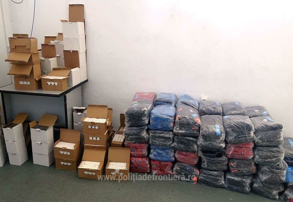 Haine și parfumuri contrafăcute, cu o valoare estimativă de 218.000 lei, descoperite la PTF Giurgiu