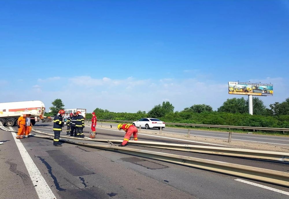 Trafic blocat pe pe A1, în județul Giurgiu, din cauza unei cisterne care a lovit despărțitoarele de sensuri