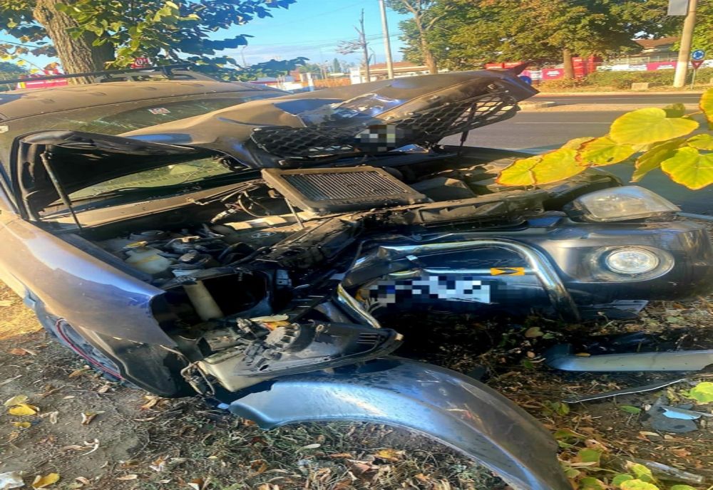 Accident pe DN 5, în zona Andaluzia. Trei persoane rănite după ce au intrat cu autoturismul într-un cap de pod