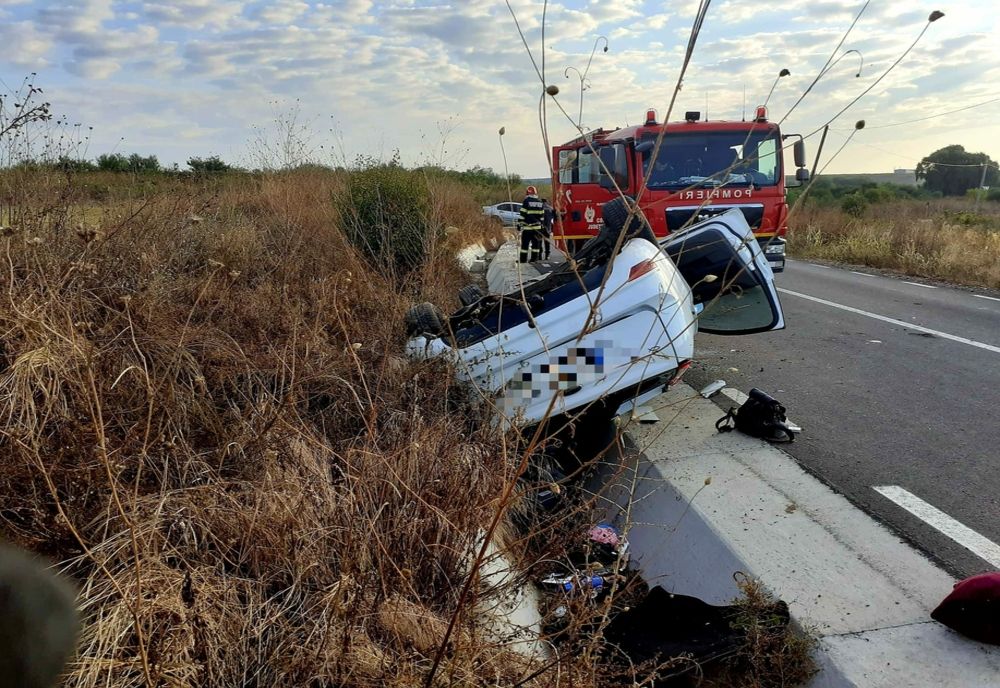 Un autoturism s-a răsturnat pe DJ 412 C, între Bucșani și Obedeni