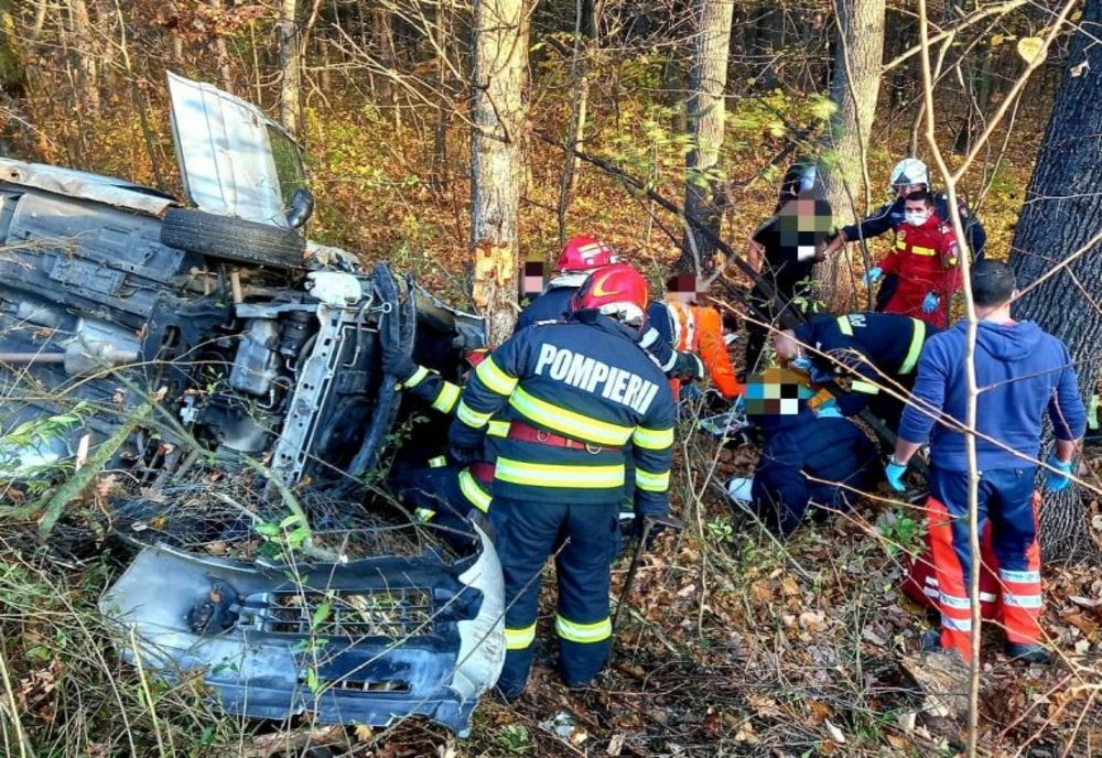 Accident rutier pe Autostrada A1, la km 41. Cinci persoane au avut nevoie de îngrijiri medicale