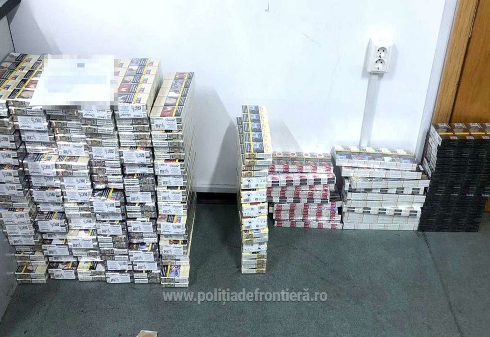 Peste 1.000 de pachete cu țigarete, ascunse într-un autoturism, descoperite la P.T.F Giurgiu