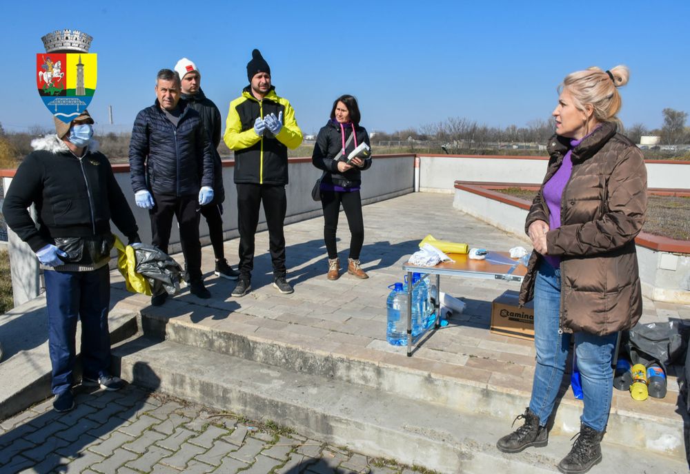 Giurgiu. Zeci de voluntari participă la acţiuni de ecologizare şi plantare de copaci pe malul Canalului Cama