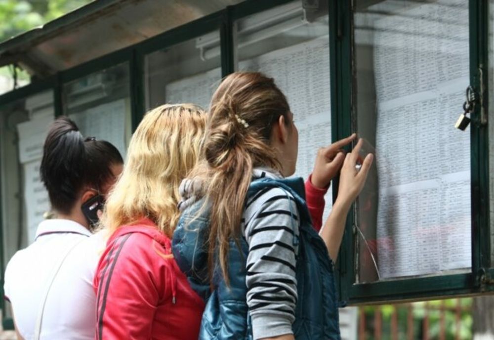 Giurgiu: Şase elevi din judeţ au obţinut nota 10 la simularea examenului de bacalaureat