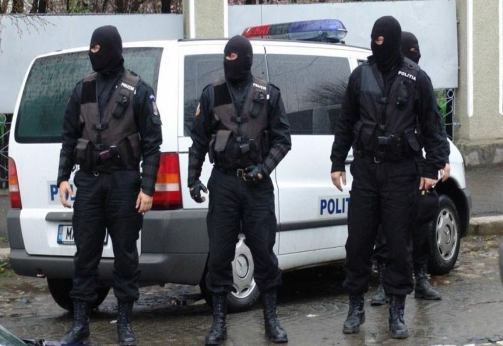 Pecheziţii domiciliare în România şi Marea Britanie la persoane bănuite că ar fi creat site-uri unde pretindeau că vând medicamente 