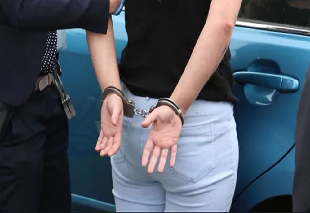 O femeie din Ghimpaţi a fost arestată preventiv după ce şi-a înjunghiat concubinul