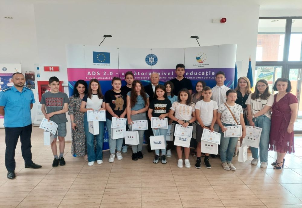Jandarmeria Giurgiu, a premiat elevii cu rezultate excepţionale din medii defavorizate