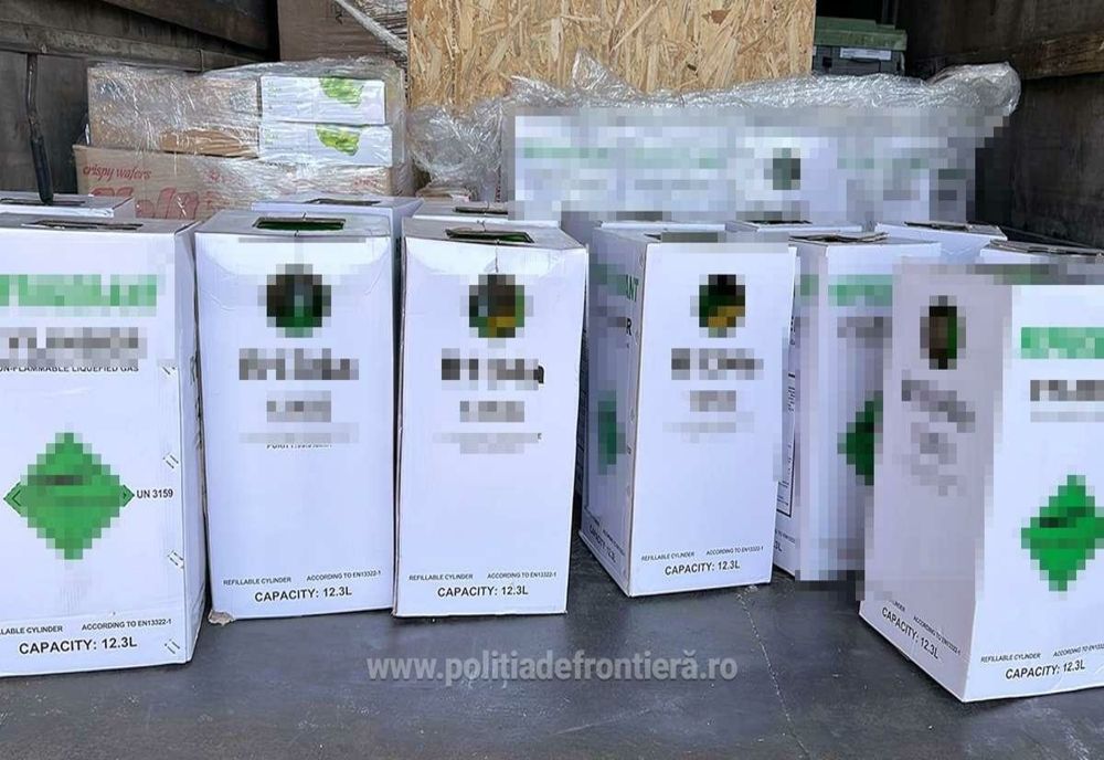 30 de butelii încărcate cu freon,  oprite la P.T.F. Giurgiu