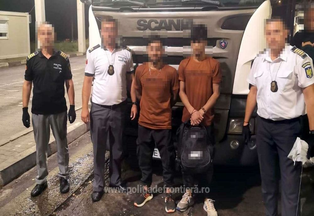 Doi cetățeni afgani ascunși într-un ansamblu rutier, depistați în PTF Giurgiu 