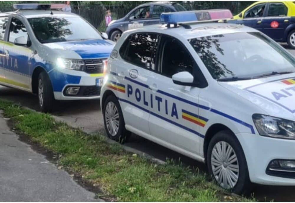 Accident rutier pe DJ 603, la Uzunu, între un utilaj agricol şi un autoturism. Ce au descoperit poliţiştii la faţa locului