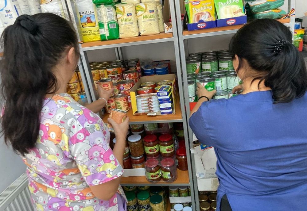 Donaţie de alimente pentru Centrul destinat persoanelor vârstnice din Hotarele