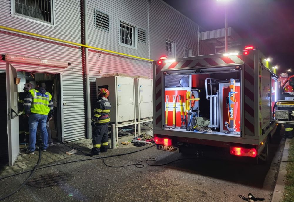 Incendiu la magazinul Takko din Giurgiu. Au ars mii de articole de îmbrăcăminte 