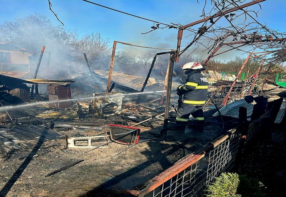 Incendiu violent la Brăniştari. Două case, cuprinse de flăcări