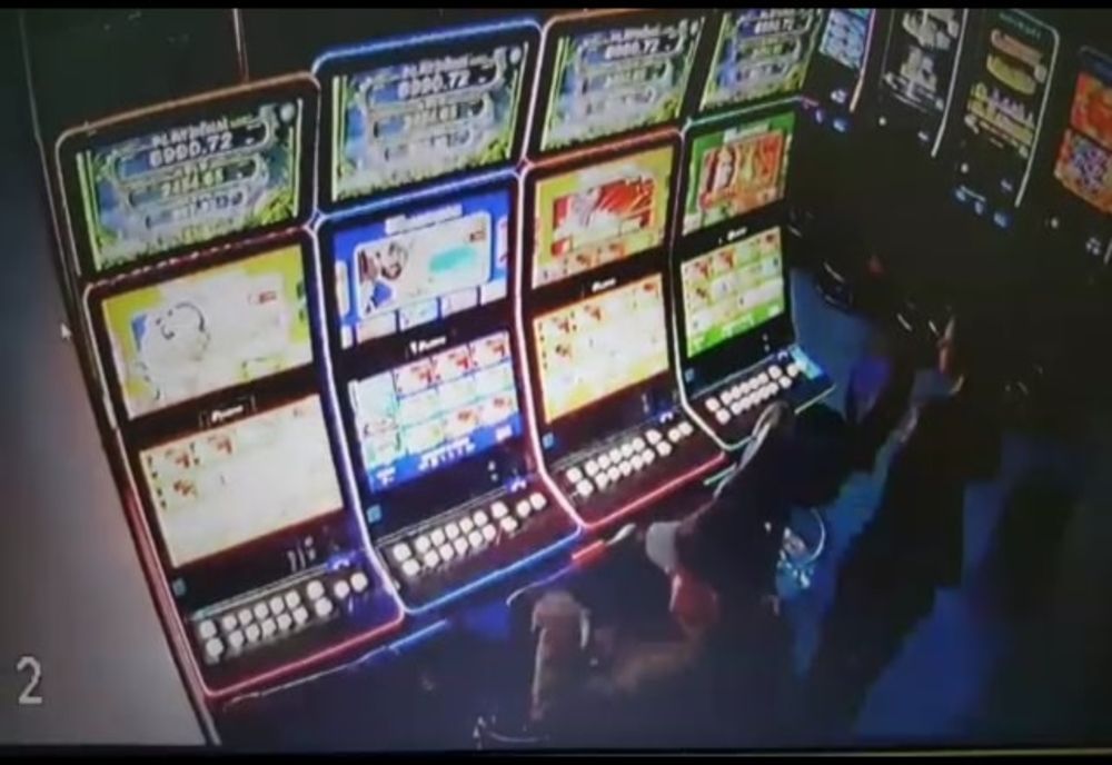 Doi bărbaţi din Ghimpaţi, cercetaţi sub control judiciar în urma unui scandal într-o sală de jocuri 