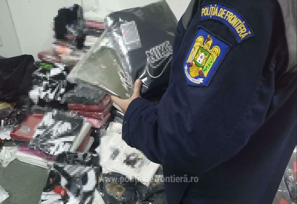 Cantitate considerabilă de bunuri contrafăcute, în valoare de peste 150.000 lei, descoperită de polițiștii de frontieră giurgiuveni