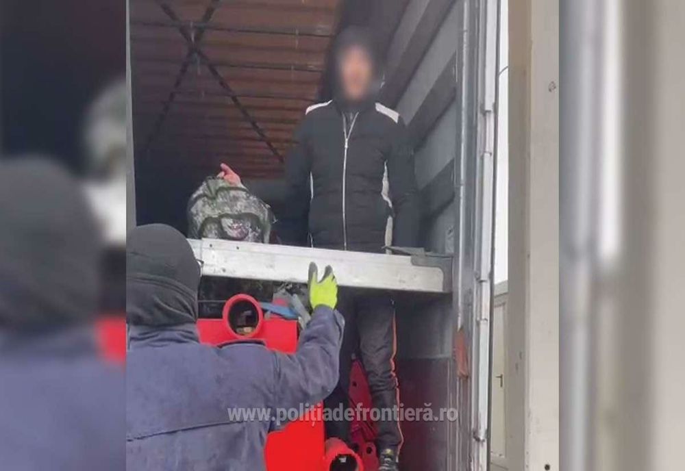 Giurgiu. Migranţi din Palestina, descoperiţi într-un camion turcesc încărcat cu utilaje agricole
