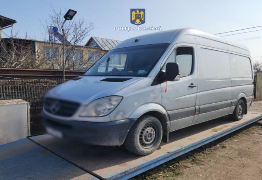 Autoutilitară indisponibilizată de polițiștii giurgiuveni