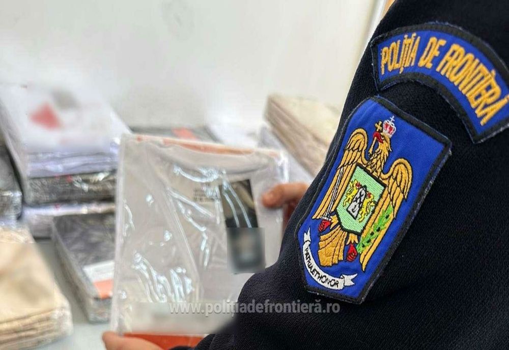 Peste 1.800 de articole vestimentare, parfumerie si încălţăminte, susceptibile a fi contrafăcute, descoperite la PTF Giurgiu