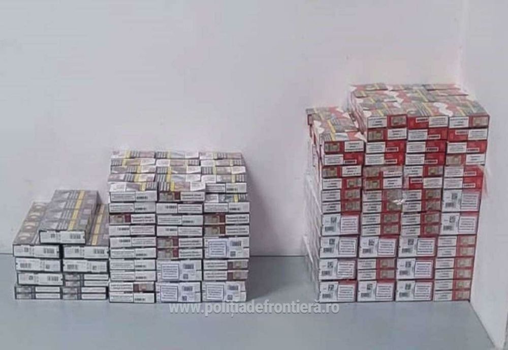 Țigarete descoperite într-un autoturism, ascunse printre bagaje, în P.T.F. Giurgiu 