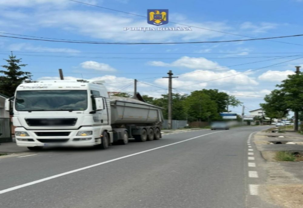 Giurgiu. Autoutilitară care transporta deşeuri animaliere fără documente, confiscată de poliţişti
