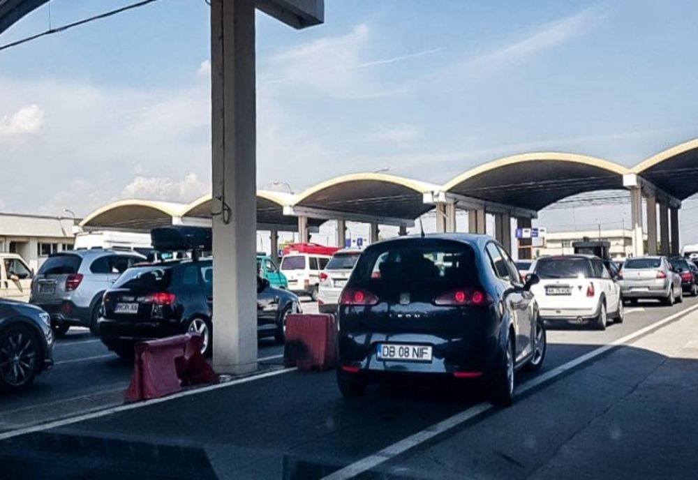 Românii care au plecat în vacanță stau la cozi kilometrice la Punctul de frontieră Giurgiu-Ruse