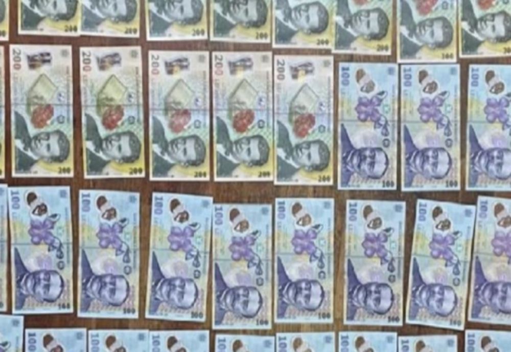 Două persoane reţinute de poliţişti, pentru delapidare