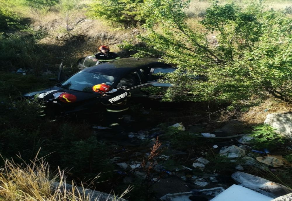 Două persoane au ajuns la spital după un accident produs pe un drum din Cornetu