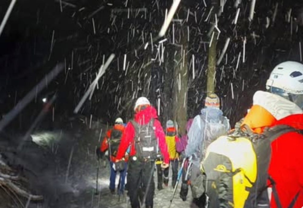 ADOLESCENT DE 17 ANI, ACCIDENTAT GRAV PE MUNTE. GEST INCONȘTIENT AL PĂRINȚILOR, SEMNAL DE ALARMĂ DIN PARTEA SALVAMONTIȘTILOR – VIDEO