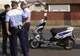 A condus un moped fără a deţine permis. Polițiștii reamintesc condițiile legale în care puteți conduce un moped