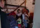 Salvatorii au mers cu daruri la copiii dintr-o familie care și-a pierdut casa în incendiu