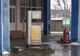 Un șofer băut a acroșat un stâlp metalic dintr-o benzinărie