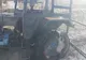 Un tractor a ars ca o torță, după ce proprietarul a uitat jarul nestins în curte
