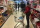 Sindicaliștii cer Guvernului să înghețe preţurile la alimente şi medicamente