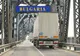 Trafic îngreunat pe Podul Prieteniei, din cauza unor lucrări de reabilitare a carosabilului