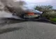 Un autoturism a luat foc pe DJ 411. Șoferița și pasagera au ieșit la timp din mașină
