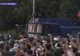 Violenţele se intensifică în Piaţa Victoriei. Jandarmeria a adus tunurile de apă