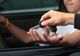 Gest inconştient! Şi-a lăsat copilul să conducă maşina