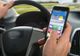 De mâine, șoferii prinși cu telefonul mobil la volan rămân fără permis!