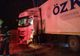Un tir a părăsit partea carosabilă și a ajuns într-o curte, pe DN 5