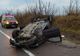 Mașină răsturnată pe carosabil, pe DJ 504. Șoferul, un bărbat de 80 de ani, a fost rănit