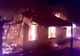 Casă incendiată intenționat, la Hotarele. Două autospeciale au intervenit la locul incendiului