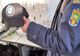 Giurgiu. Bunuri contrafăcute cu o valoare estimativă de 118.000 lei, confiscate din două autocare