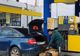 Giurgiu. Două avertismente scrise pentru cei care puneau carburant în recipiente de plastic
