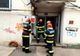 Locatarii unui bloc din centrul oraşului Giurgiu, evacuaţi, din cauza unui branşament de gaze avariat