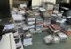 Peste 4.000 de parfumuri şi haine contrafăcute, descoperite printre bagaje în două autocare turceşti
